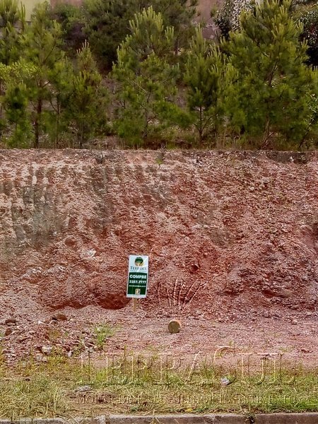 01 TERRENO COM PLACA