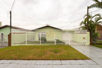 house em Rua Coronel Cypriano Gomes da Silveira, Xaxim - Curitiba - PR