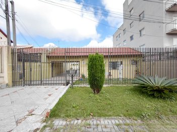 house em Rua Cyrillo Merlin, Novo Mundo - Curitiba - PR