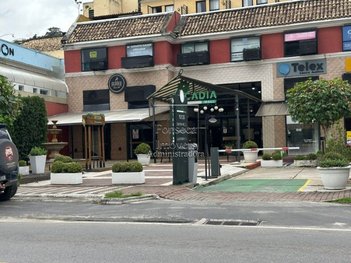 business em Estrada União e Indústria, Itaipava - Petrópolis - RJ