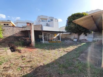 land_lot em Rua Nogueira de Sá, Centro - Piumhi - MG