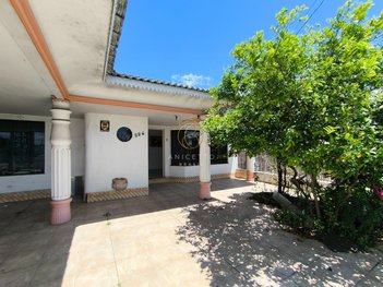 commercial_building em Rua Vinte e Quatro de Maio, Centro - Pinhais - PR