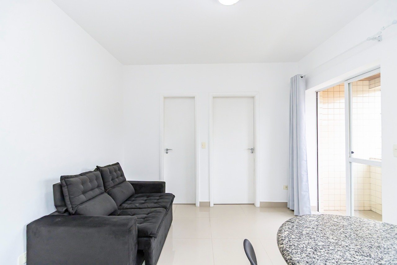 Sala conjugada e com sacada