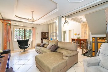 house em Isidoro Tressi, Jardim Botânico - Porto Alegre - RS