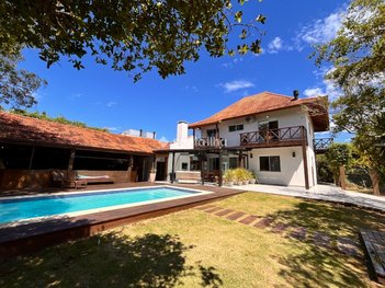 house em Rua Cecília Jacinta de Jesus, Rio Tavares - Florianópolis - SC