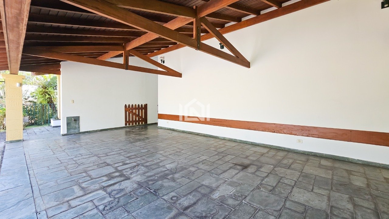 casa a venda no condominio chacara granja velha -  garagem