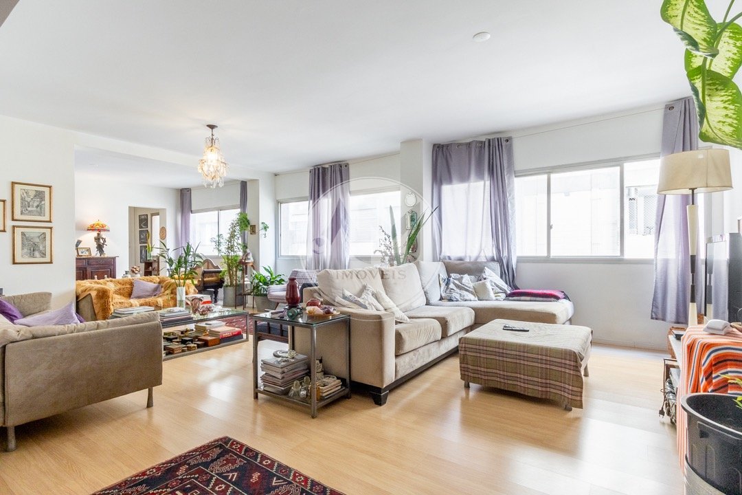 7_vista_geral_de_varios_ambientes_da_sala_entrada_living_1_e_living_2_com_home_theater.jpeg