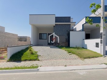 house em Avenida Arthur dos Santos, Loteamento Industrial Água Preta - Pindamonhangaba - SP