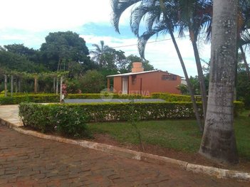 agricultural em Avenida Piquira, Jockey Camping - Uberlândia - MG