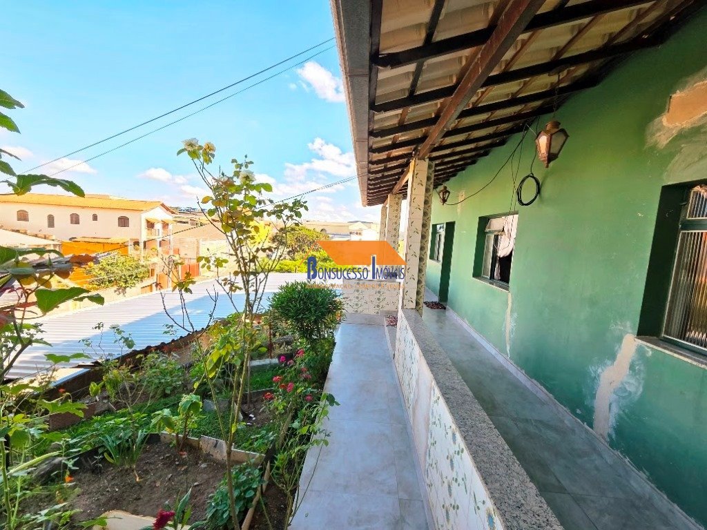 Casa com 4 quartos — Caiçaras, Belo Horizonte