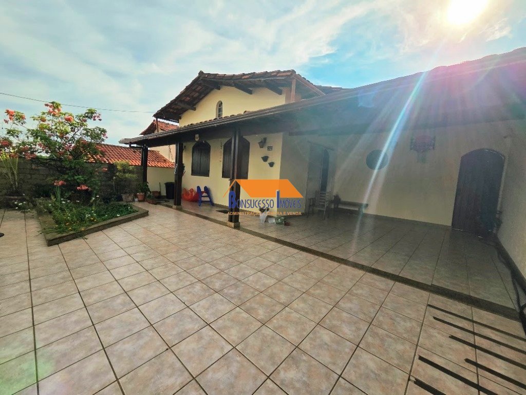 Casa com 3 quartos — Caiçaras, Belo Horizonte