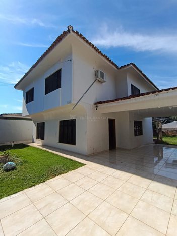 house em Rua Monte Cáceros, Zona 07 - Maringá - PR