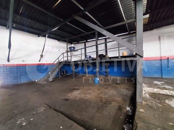 industrial em Avenida João Naves de Ávila, Carajás - Uberlândia - MG