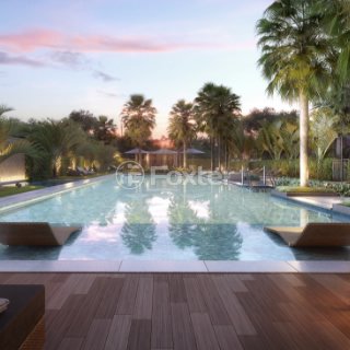 piscina-com-deck-de-madeira-e-paisagismo-tropical