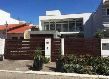 house em Fernando Jorge Schneider, Hípica - Porto Alegre - RS