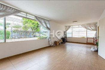 house em Rua Cássio Martins Vilaça, Pacaembu - São Paulo - SP