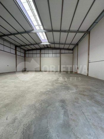 industrial em Avenida Quilombo dos Palmares, Marta Helena - Uberlândia - MG