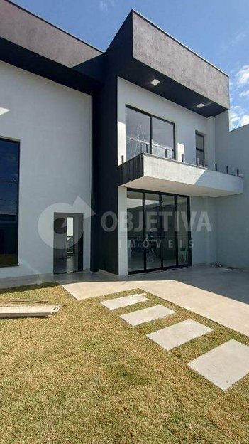 house em Rua Nair Pontes, Loteamento Portal do Vale II - Uberlândia - MG
