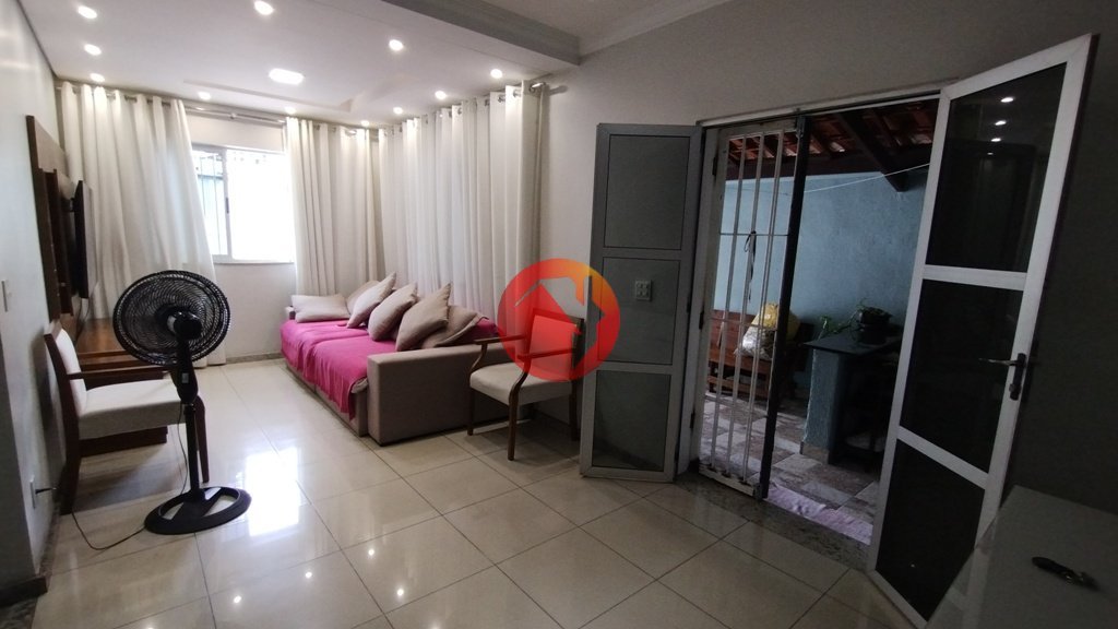 Casa com 5 quartos — Santa Mônica, Belo Horizonte