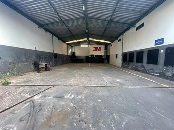 industrial em Rua Mato Grosso, Vila Santana - Valinhos - SP