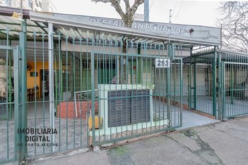 business em Avenida Amynthas Jacques de Moraes, Humaitá - Porto Alegre - RS