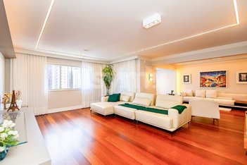 apartment em Rua Brasílio Itiberê, Água Verde - Curitiba - PR