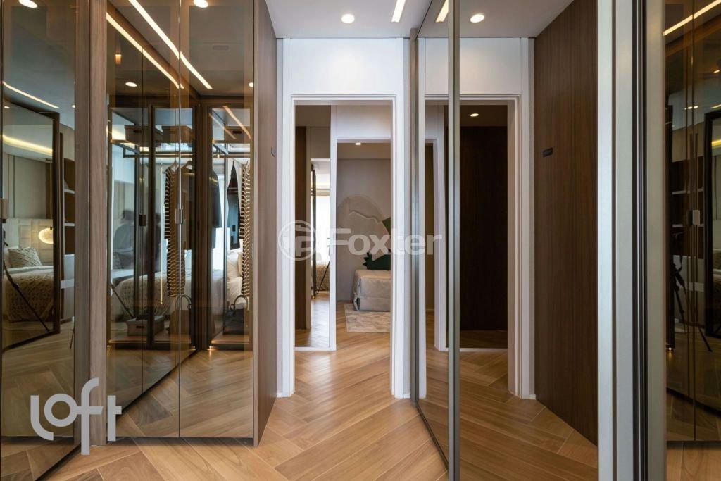 corredor-com-espelhos-e-closet