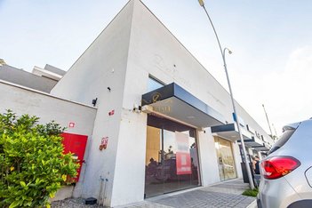 business em Avenida Senador Salgado Filho, Uberaba - Curitiba - PR
