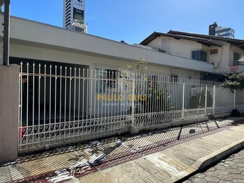 house em 910, Centro - Balneário Camboriú - SC