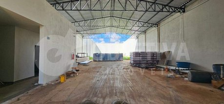 industrial em Rua Whashington, Novo Mundo - Uberlândia - MG