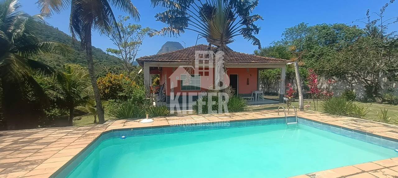 CASA COM PISCINA