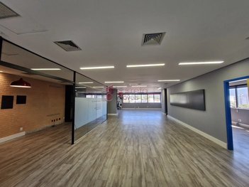 office em Avenida Dona Manoela Lacerda de Vergueiro, Anhangabaú - Jundiaí - SP