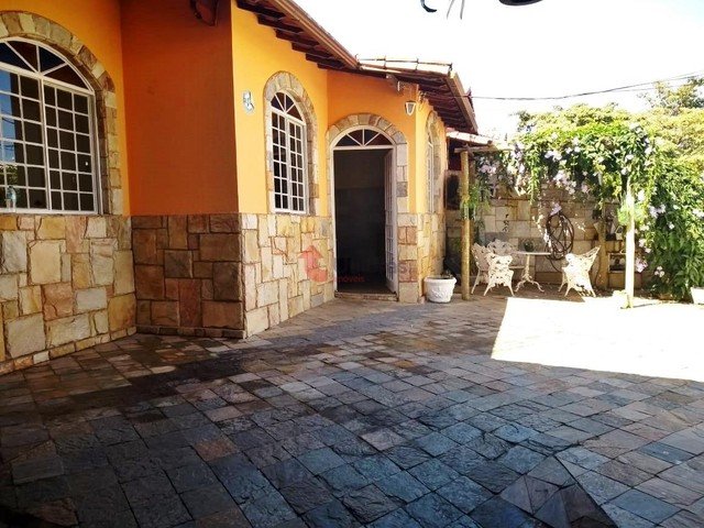 Casa com 3 quartos — Floramar, Belo Horizonte