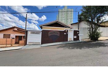 house em Rua Manoel Deodoro Pinheiro Machado, Vila Santa Therezinha de Menino Jesus - Botucatu - SP