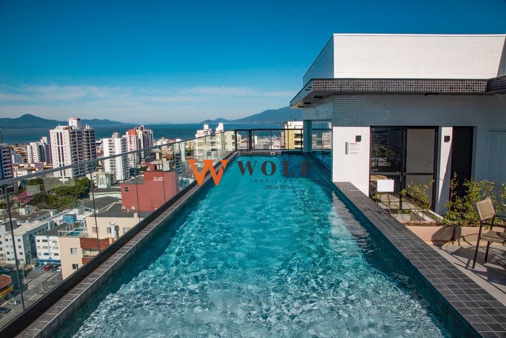 PISCINA NO ÁTICO