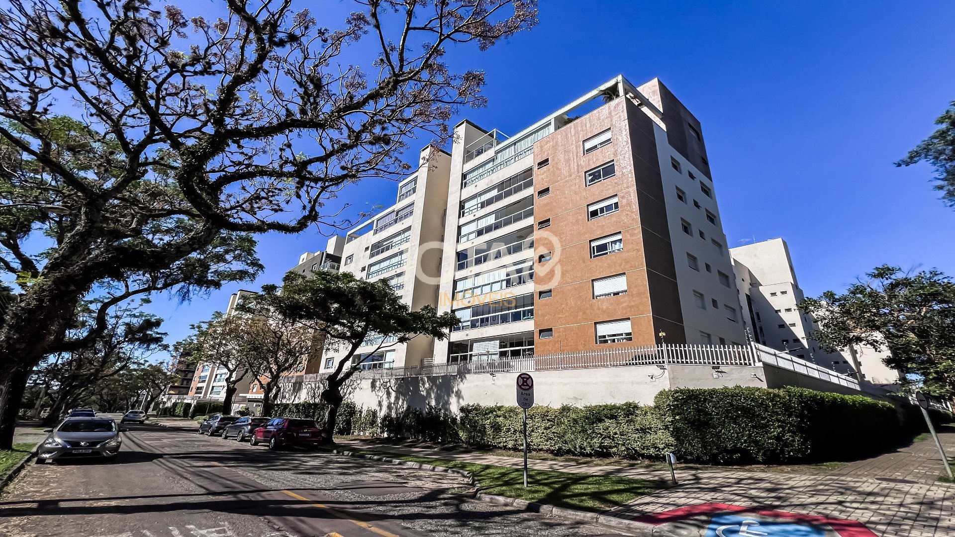 APARTAMENTO NO AGUA VERDE COM 3 SUÍTES E 3 VAGAS DE GARAGEM (9)