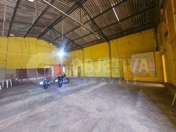 industrial em Avenida Aldo Borges Leão, Morada Nova - Uberlândia - MG