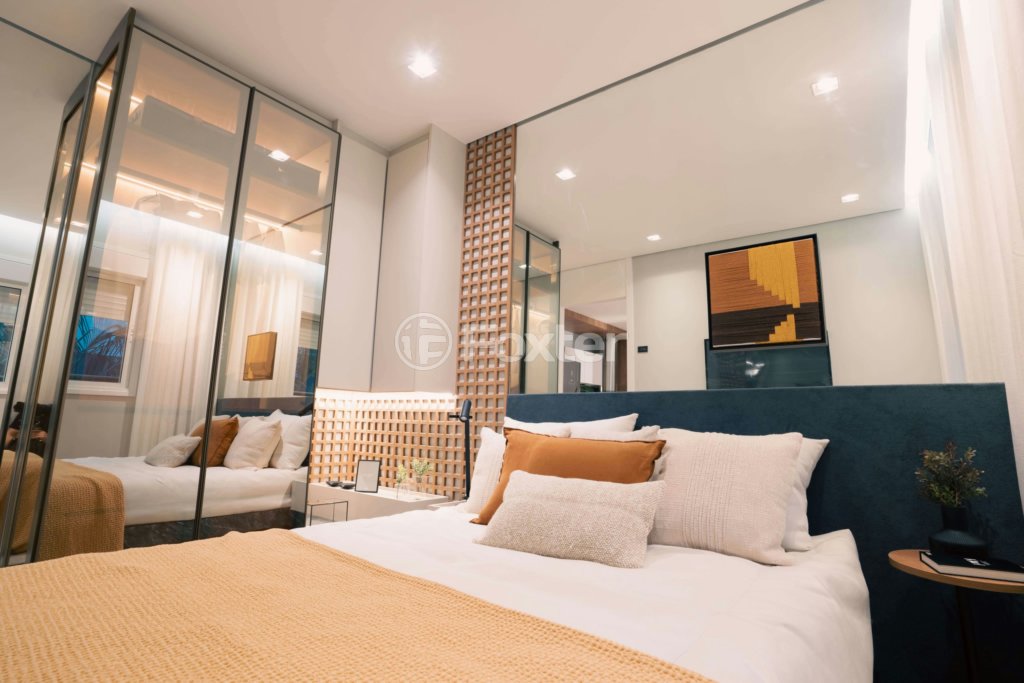 quarto-moderno-com-espelhos-e-decoracao-aconchegante