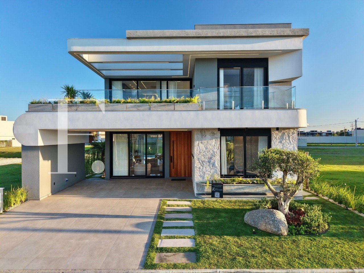 WhatsApp Image 2025-10-01 at 15.04