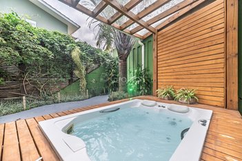 house em Rodovia Jornalista Manoel de Menezes, Barra da Lagoa - Florianópolis - SC