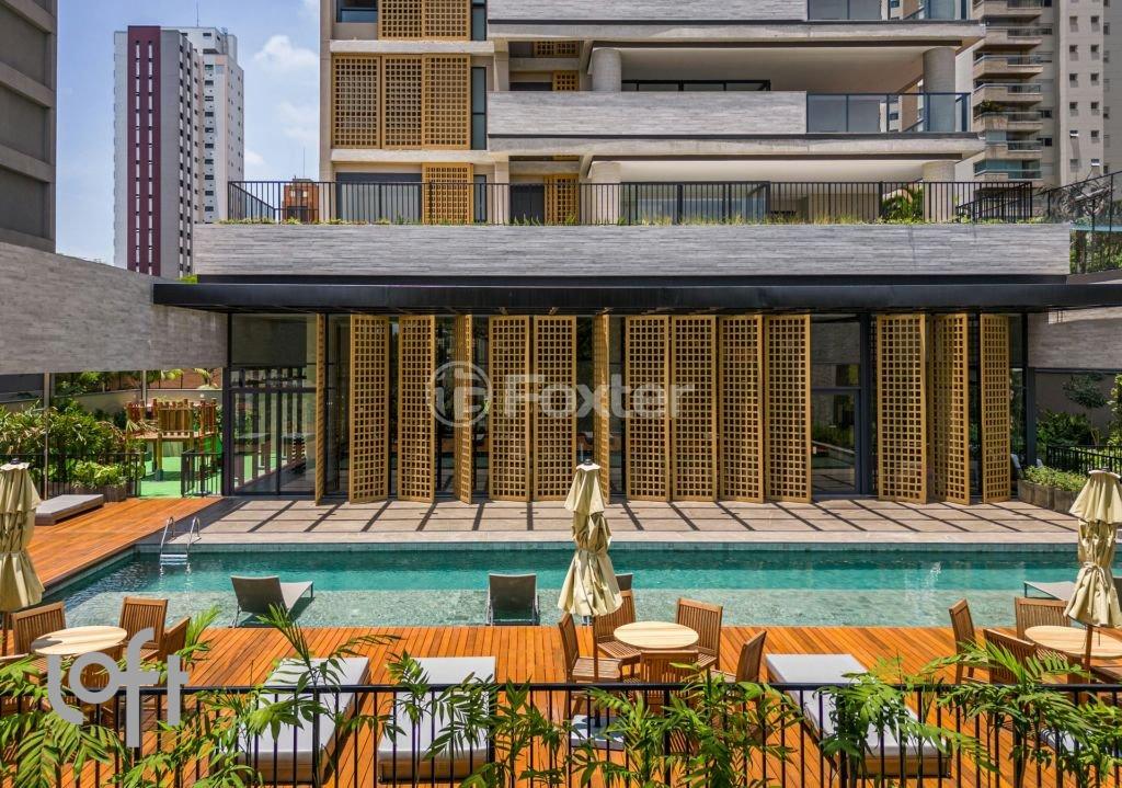 piscina-e-deck-de-madeira-com-vista-para-o-jardim