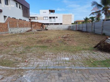 land_lot em Rua Guaricema, Guarajuba - Camaçari - BA