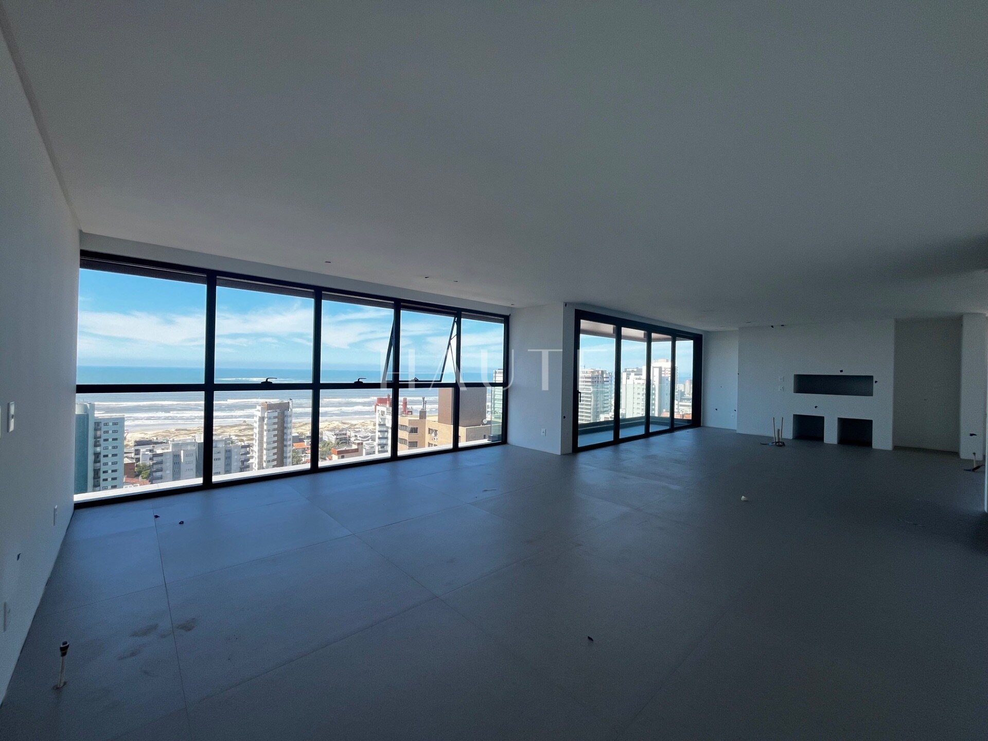 Apartamento 3 suítes com 2 vagas e 200,56 m² no Centro