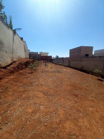 land_lot em Rua Alcides Sganzerla Junior, Jardim Ypê - Botucatu - SP