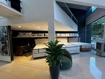 business em Avenida Joaquim Pompeu de Toledo, Vila Estádio - Araçatuba - SP