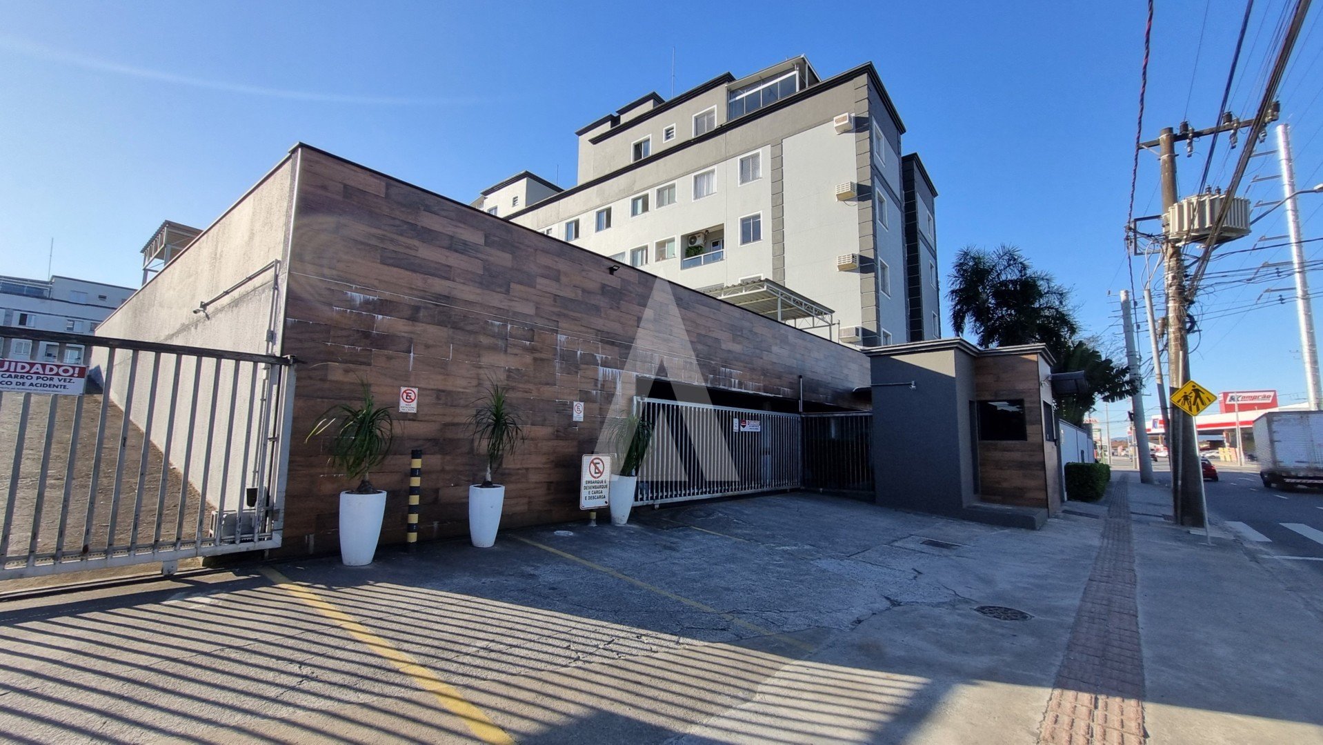 FACHADA 1