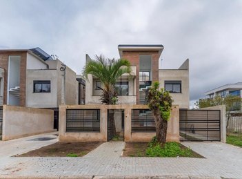 house em Rua Júlio Pasa, Uberaba - Curitiba - PR