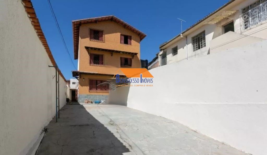 Casa com 4 quartos — Lagoinha, Belo Horizonte