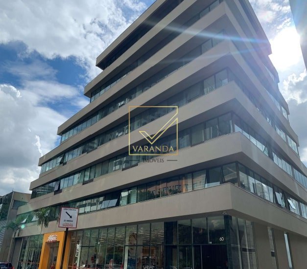 Procurando investir em imóvel comercial temos excelente opção em ampla sala com terraço à venda no Ed. Veredas Empresarial no bairro Estoril