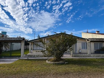 house em Avenida Frederico Carlos de Andrade, Cassino - Rio Grande - RS